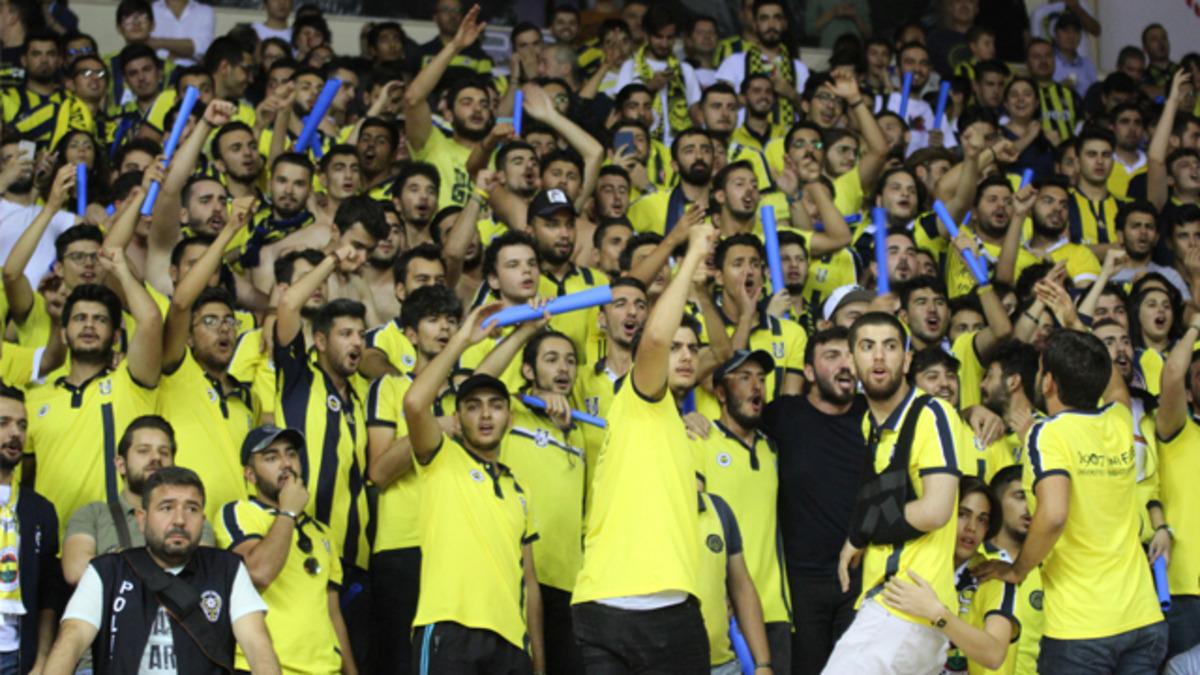 Fenerbah&ccedil;e'ye 5 ma&ccedil; seyircisiz oynama cezası!