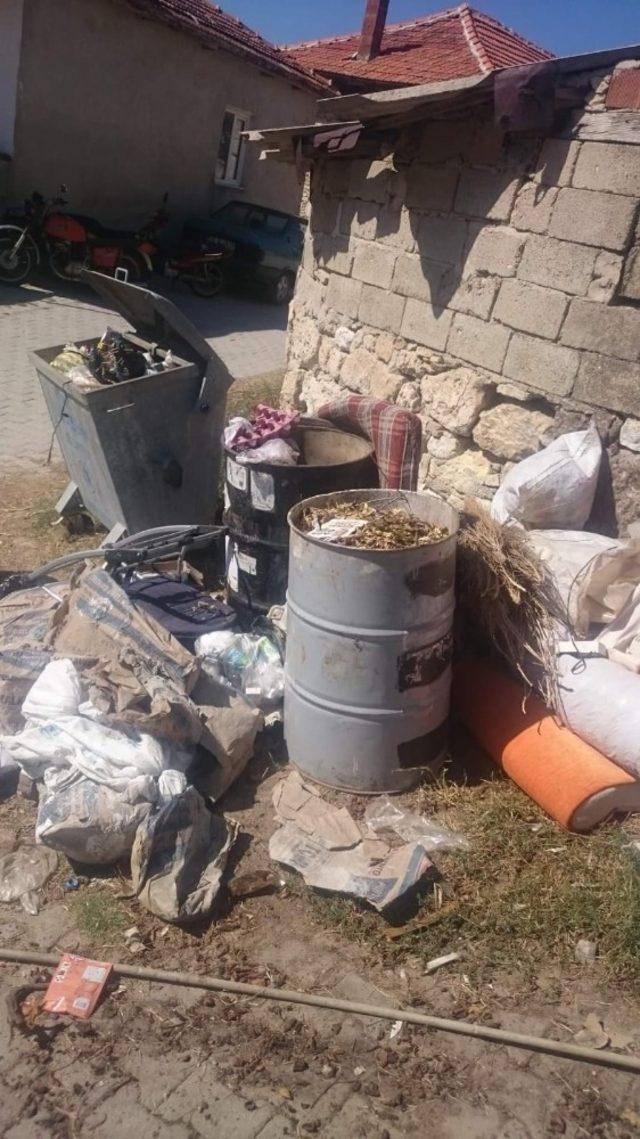 Buldan’da toplanmayan çöpler, sosyal medyada günün konusu oldu