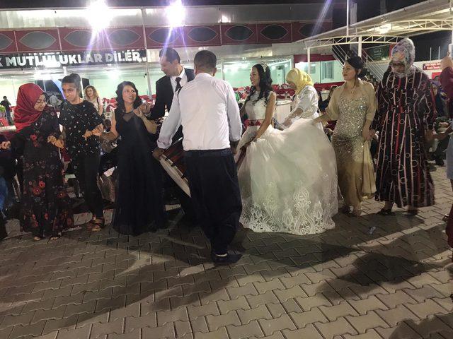 Paris te tanışıp Kahta da evlendiler 1