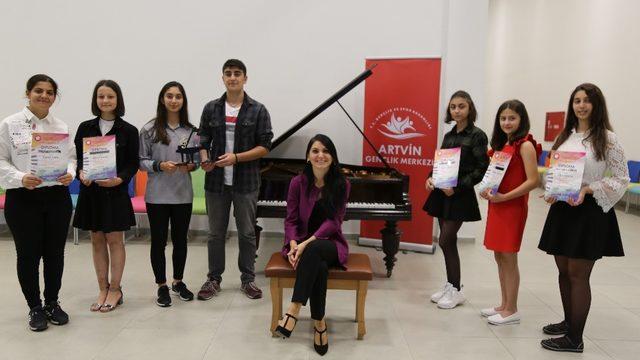 Artvinli genç piyanistler İtalya’nın ardından Fransa’ya da davet edildi