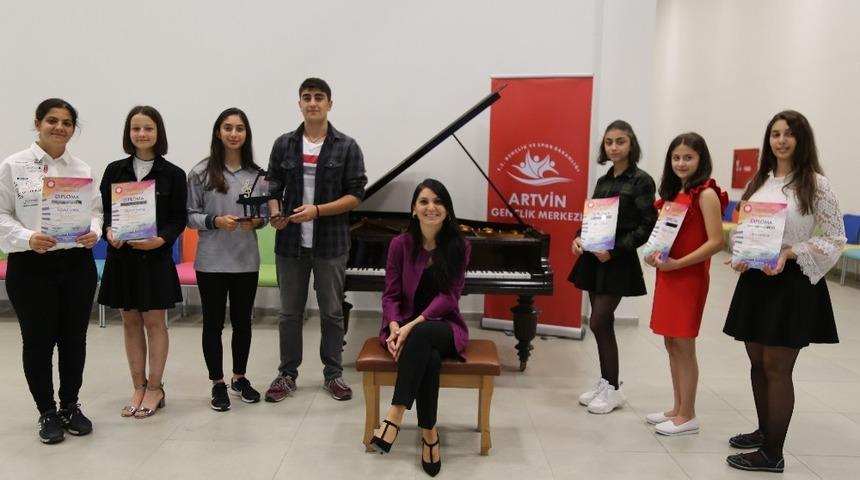 Artvinli genç piyanistler İtalya’nın ardından Fransa’ya da davet edildi