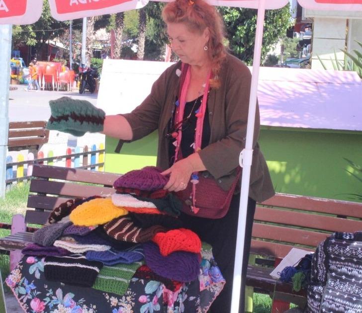 Yeşilçam'ın güzeli Fatma Belgen pazarda bere satıyor G3