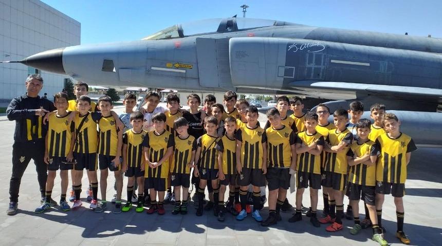 Futbolu eğlenerek &ouml;ğreniyorlar