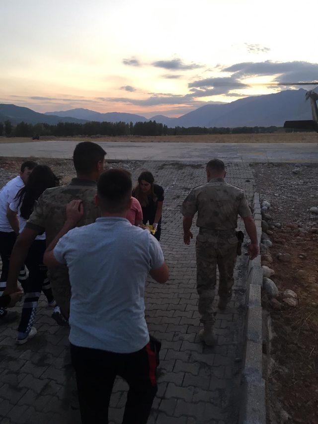 Pencereden düşen bebek, askeri helikopterle sevk edildi