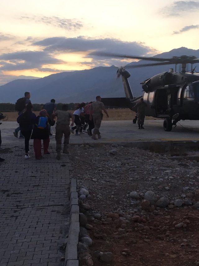 Pencereden düşen bebek, askeri helikopterle sevk edildi