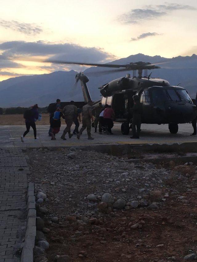 Pencereden düşen bebek, askeri helikopterle sevk edildi