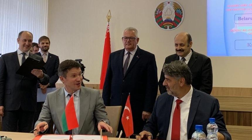 Rekt&ouml;r Polat, Belarus&rsquo;ta iş birliği protokol&uuml; imzaladı