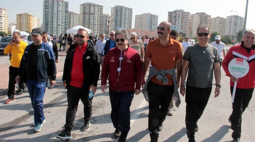 Dünya Yürüyüş Günü etkinliğinde yüzlerce kişi yürüdü