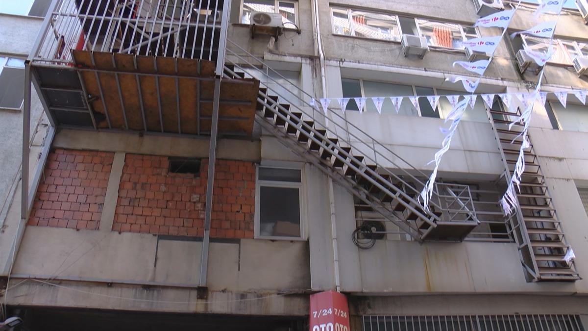 İstanbul'un &ccedil;ıkışı olmayan yangın merdivenleri şoke etti!