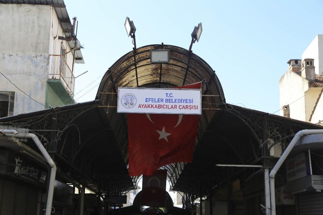 Efeler Belediyesi ekipleri Ayakkabıcılar &Ccedil;arşısı&rsquo;nda temizlik &ccedil;alışması yaptı