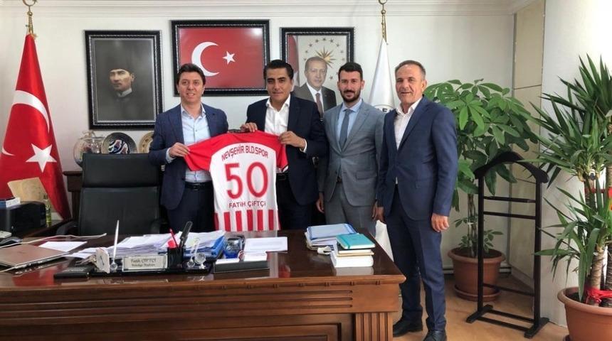 Acıgöl ve Gülşehir Belediye başkanları, Nevşehir Belediyespor’a destek verdi
