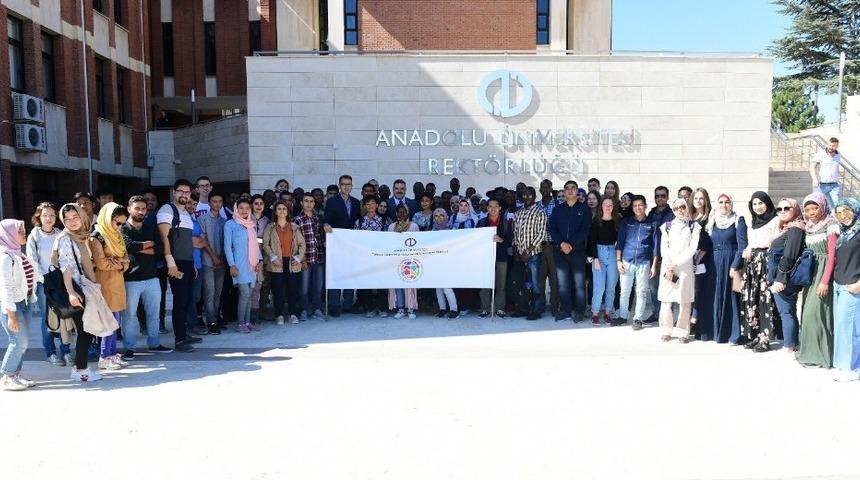 Anadolu T&ouml;mer &ouml;ğrencileri kamp&uuml;s&uuml; gezdi