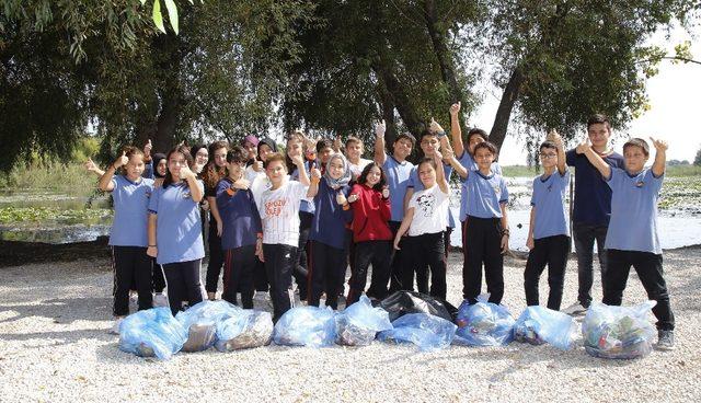 Öğrenciler Kırkgöz Gölü’nde temizlik yaptı