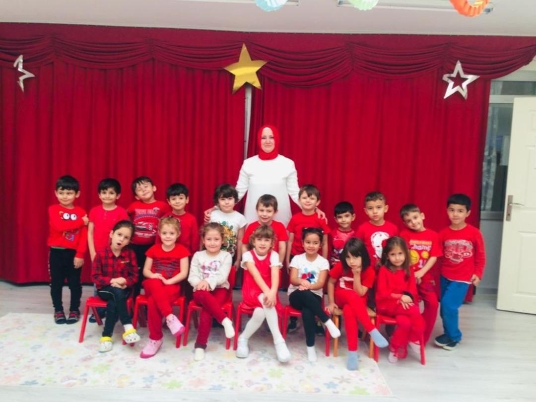 Minik &ouml;ğrenciler geleneksel sevgi kahvaltısında buluştu