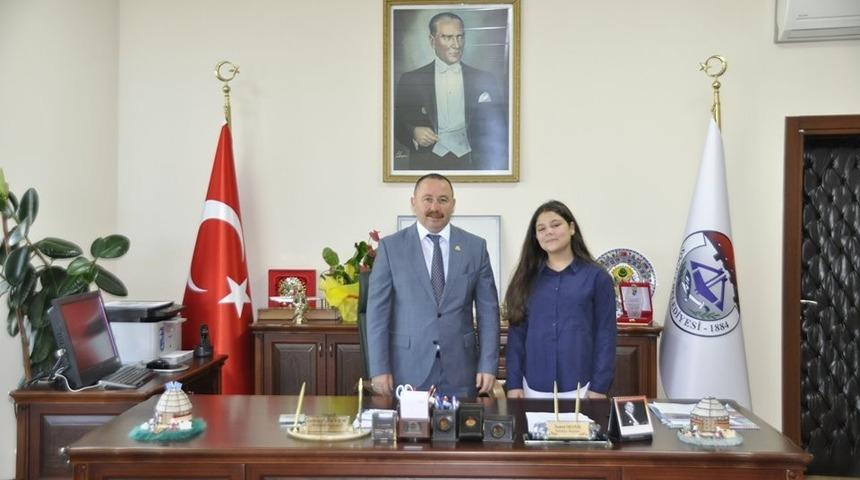 Bir g&uuml;nl&uuml;ğ&uuml;ne belediye başkanı oldu