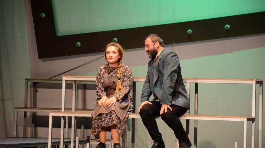 Tiyatro Anadolu perdelerini a&ccedil;tı