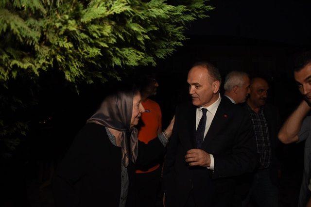 Başkan Faruk &Ouml;zl&uuml; halkla i&ccedil; i&ccedil;e 1