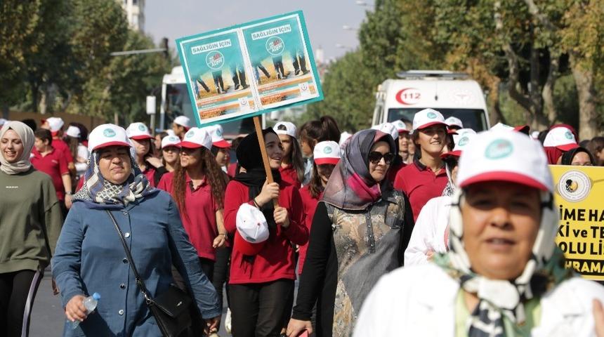 D&uuml;nya Y&uuml;r&uuml;y&uuml;ş G&uuml;n&uuml;nde 10 bin adım attılar