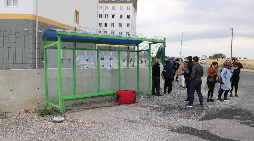 Üniversite öğrencilerinden klimalı durak talebi