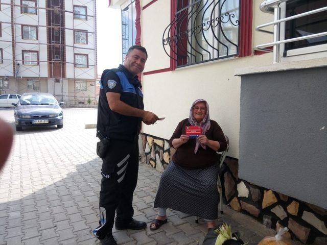 Toplum Destekli Polislik Şube Müdürlüğü Kırşehir’de kapı kapı dolaşarak önleyici hizmet yürütüyor