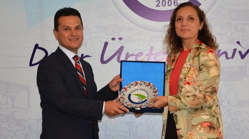 Topal, Düzce Üniversitesi’ndeki ihtisaslaşma tecrübe paylaşım toplantısına katıldı