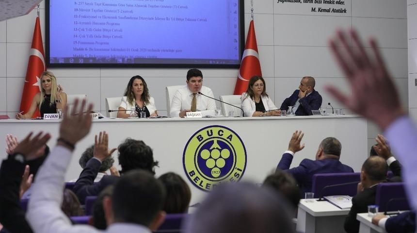 Buca meclisinde hipodrom g&uuml;ndemi; &ldquo;Gideri &ccedil;ok geliri yok&rdquo;