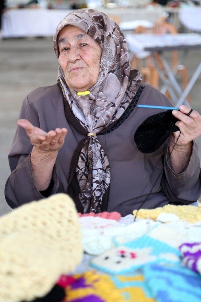 Çocuk sahibi olamadı, 50 yıl boyunca ördüğü bebek kıyafetlerini hediye ediyor