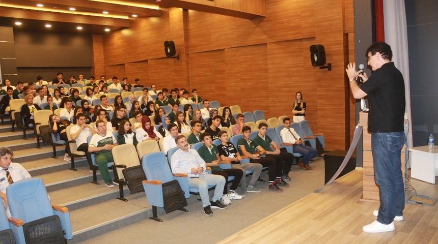 Bonus Hoca, Doğa Kolejinde &ouml;ğrencilerle bir araya geldi