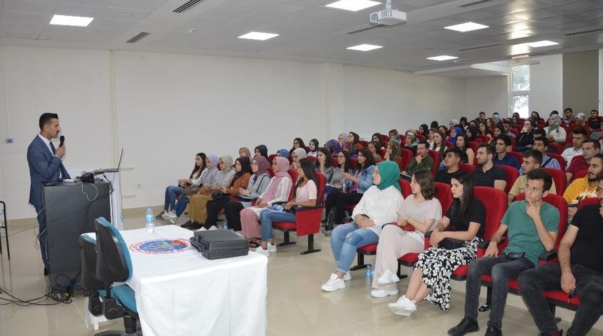 Niksar&rsquo;da &uuml;niversite &ouml;ğrencileri ter&ouml;r konusunda bilgilendirildi