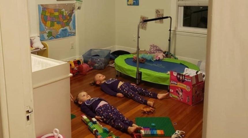 Yaramaz &ccedil;ocukları y&uuml;z&uuml;nden birka&ccedil; dakika sessizlik isteyen anne &ccedil;&ouml;z&uuml;m&uuml; bakın nasıl buldu?