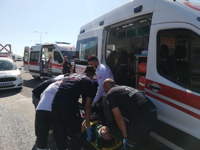 Arnavutköy'de taksiyle otomobil çarpıştı: 5 yaralı