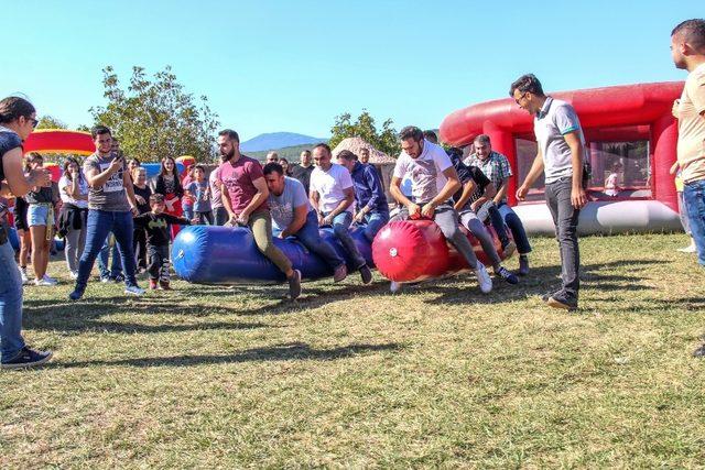 Fabrika çalışanları aile pikniğiyle yaza veda etti