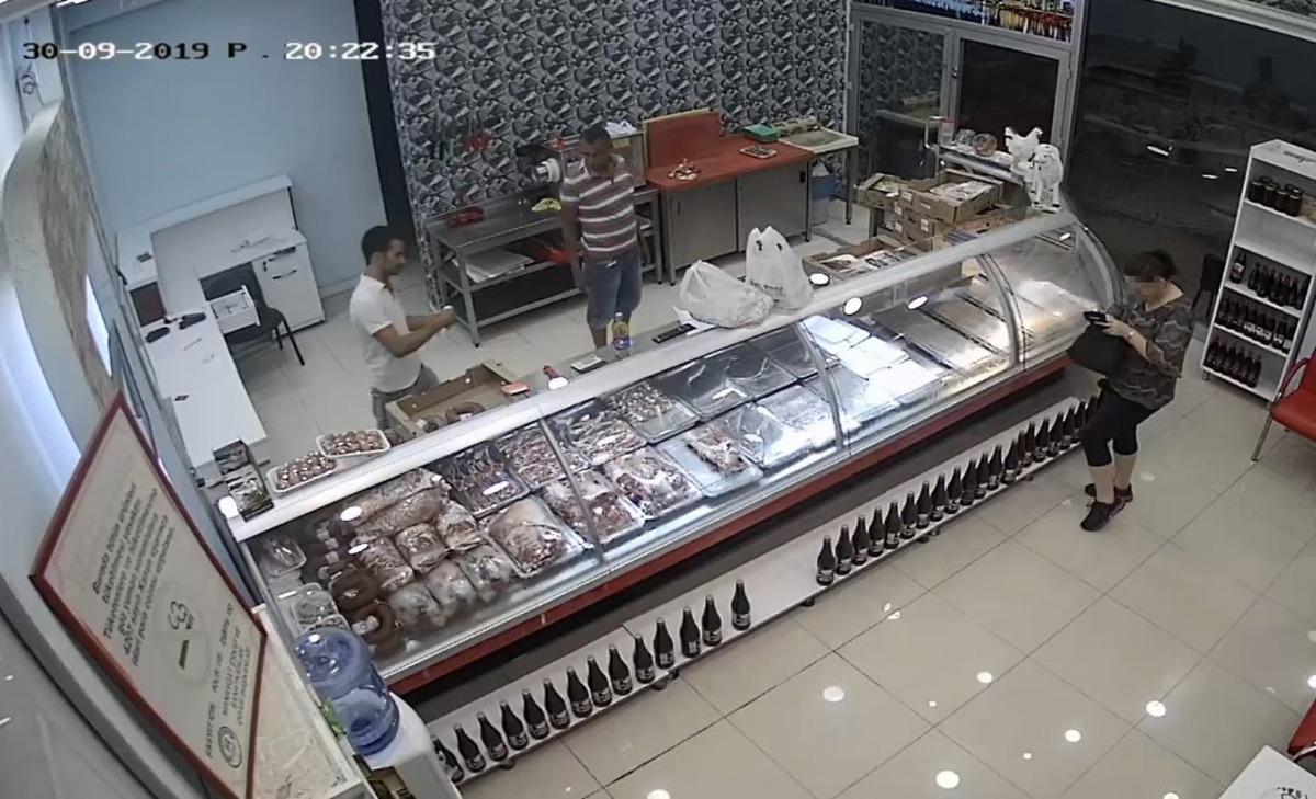 Manavgat'taki bir kadın kasapların kabusu oldu!