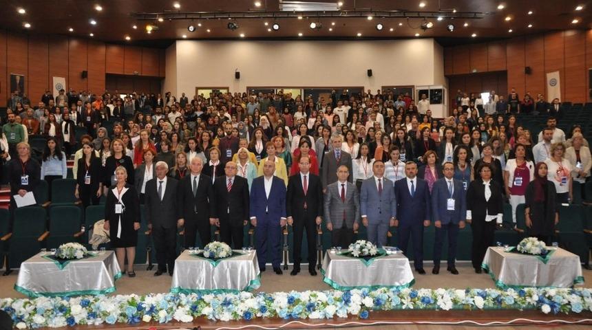 KA&Uuml;&rsquo;de okul &ouml;ncesi eğitim kongre başladı