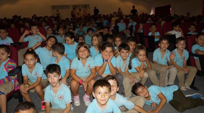 Sokak hayvanlarına nasıl davranılması gerektiğini öğrendiler