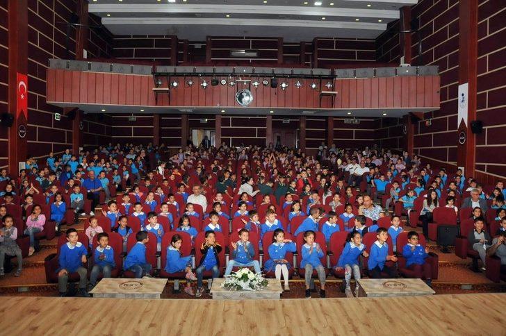 Akşehir Belediyesi çocuklara hayvan sevgisini aşılıyor G5