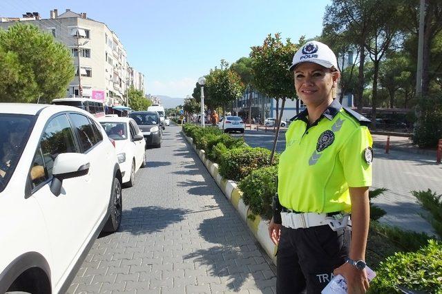 Burhaniye’de trafiğe kadın eli