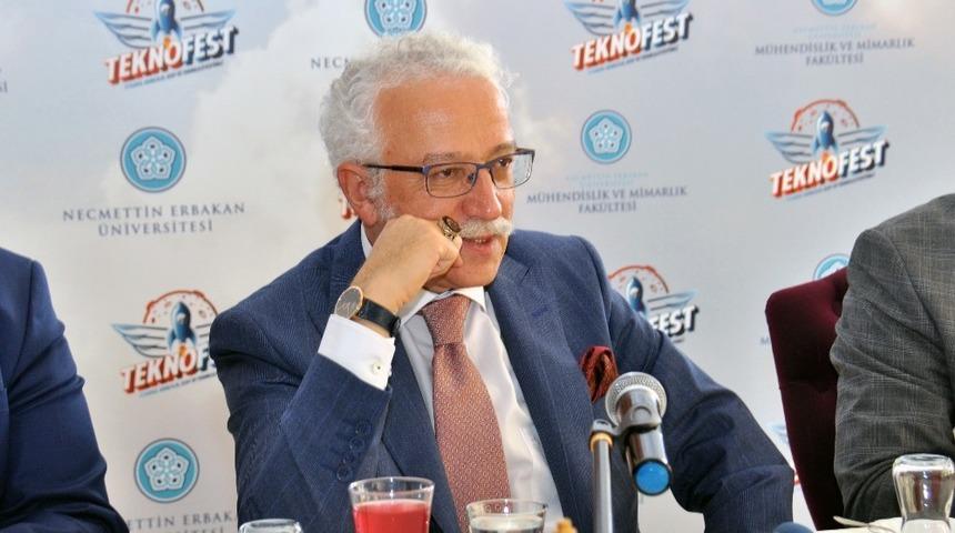 Rekt&ouml;r Zorlu Teknofest&rsquo;e katılan &ouml;ğrencilerle buluştu