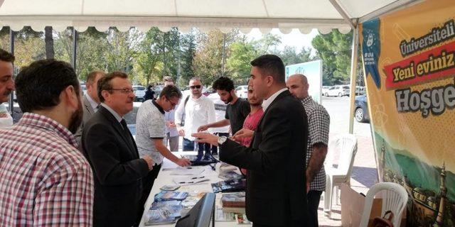 Üniversitelilere sıcak karşılama
