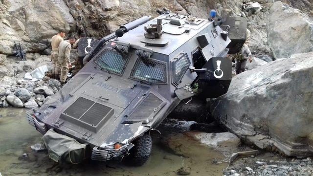 Hatay’da askeri araç devrildi: 2 şehit, 5 yaralı