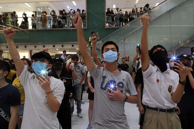 Hong Kong’ta gösterilerde maske takılması yasaklanacak