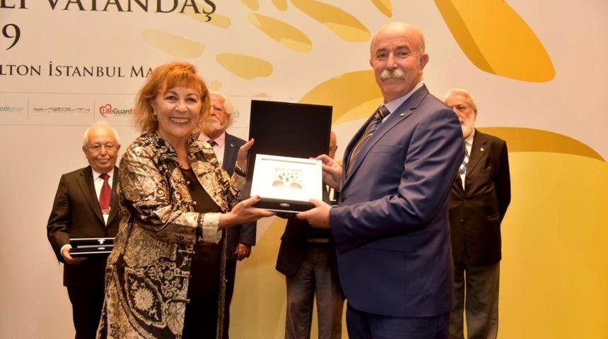 Ustaoğlu &ouml;rnek kıdemli vatandaş se&ccedil;ildi