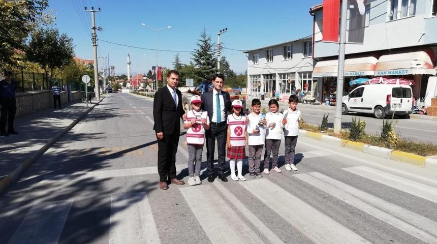 Miniklere yaya yolu eğitimi verildi