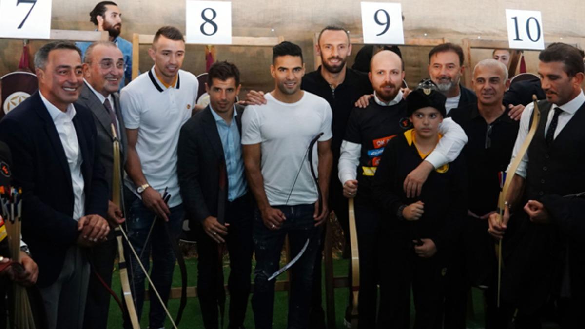 Galatasaraylı Falcao ve Fenerbah&ccedil;eli Vedat Muri&ccedil; ok attı