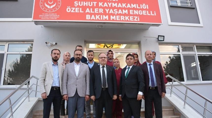 Vali Tutulmaz Şuhut’ta Engelli Yaşam Bakım Merkezini ziyaret etti