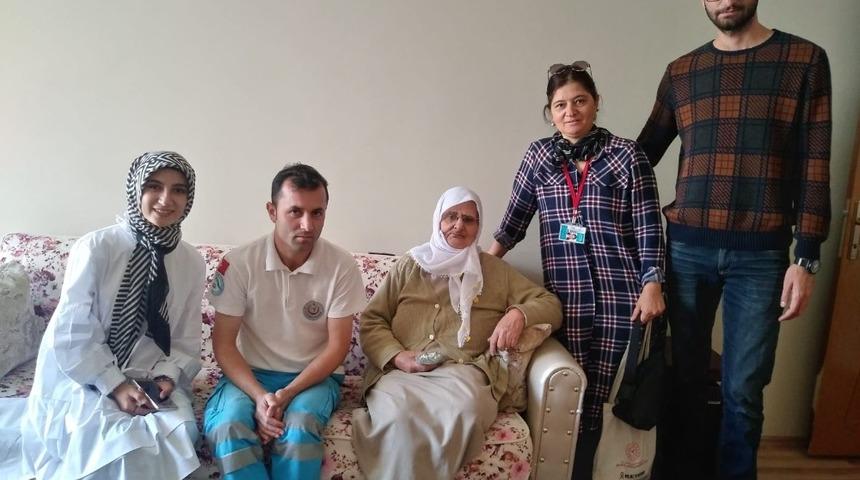 Sağlık personellerinden yaşlılara ziyaret