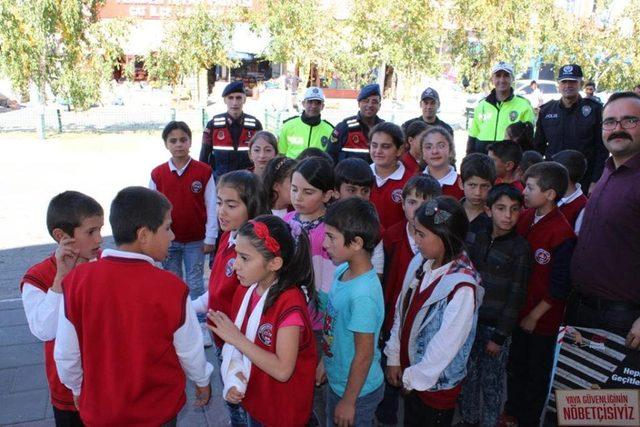 Çat’ta “Yaya Güvenliği Nöbeti” etkinliği düzenlendi