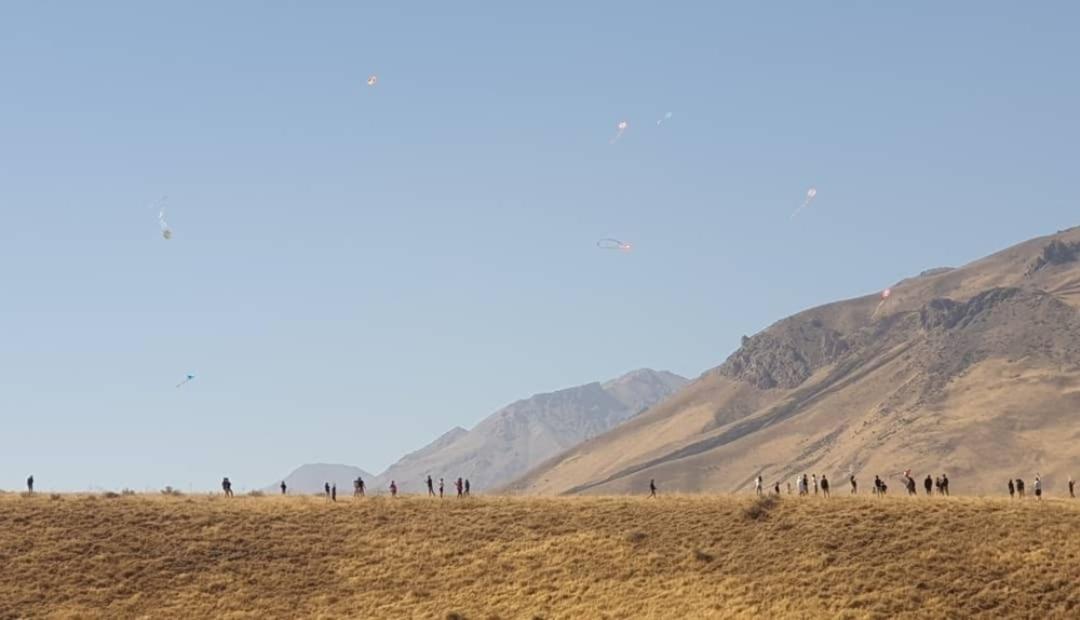 İran sınırında u&ccedil;urtma şenliği