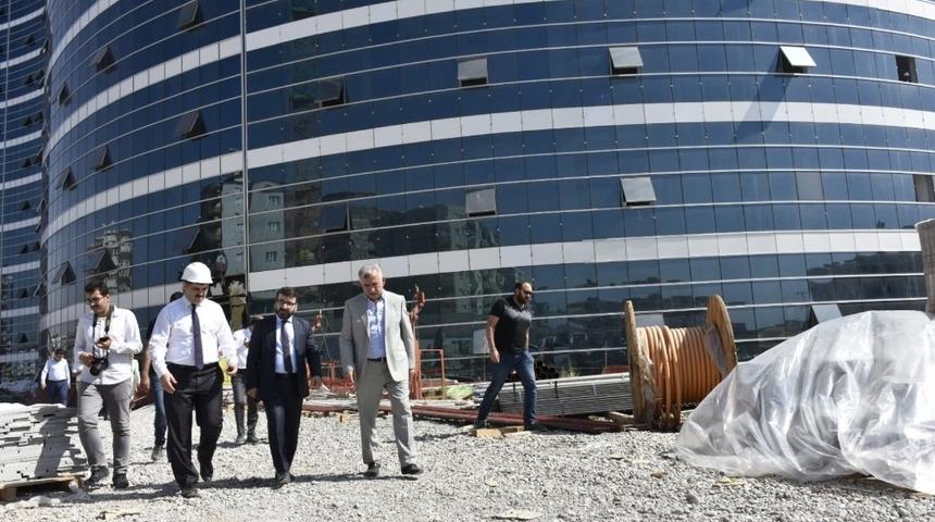 Başkan G&uuml;r hastane inşaatında incelemelerde bulundu