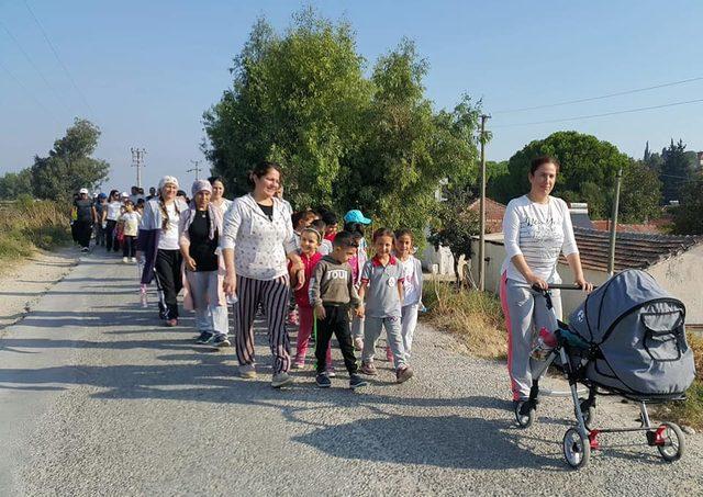 Yürüyüş gününde Sarıkemer’den Serçin’e yürüdüler